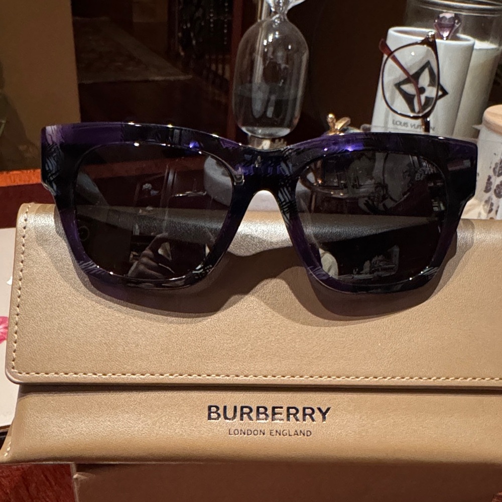 Burberry Purple and Black Women’s Sunglasses - Full Inclusion NIB - Picture 2 of 16